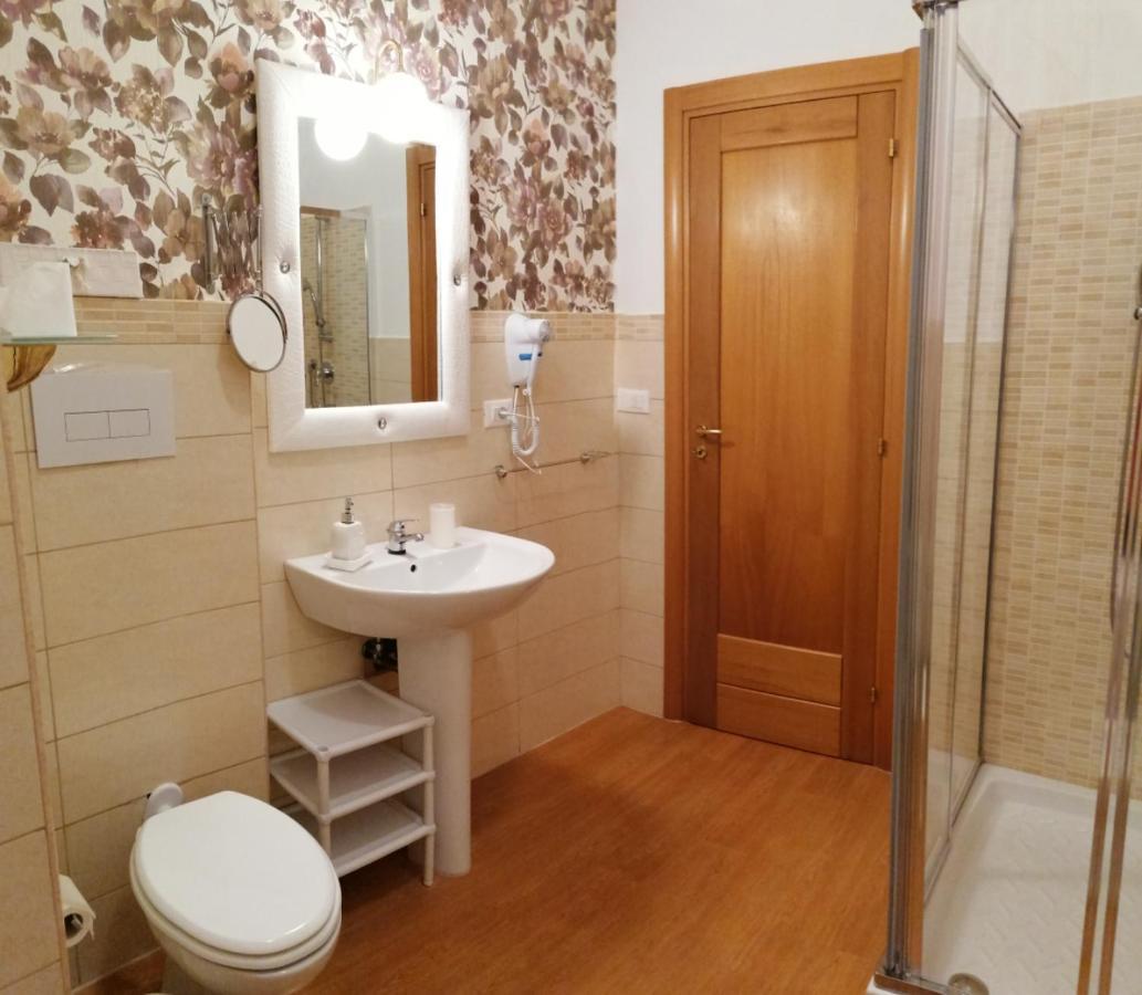 B&B Abatjour - Ambiente Sanificato - Test Antilegionella Assolto Foggia Kültér fotó